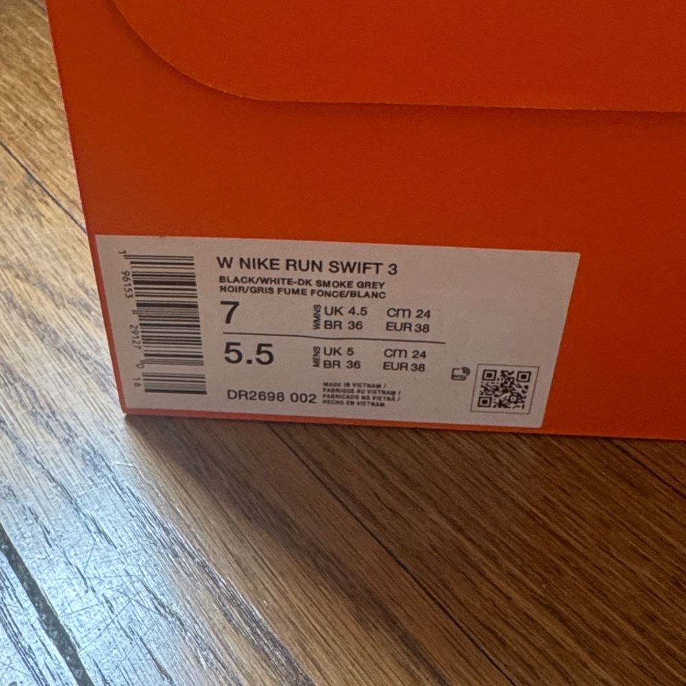 Nike Run Swift 3 women’s Black and White Athletic Sneakers NWT - Picture 8 of 8